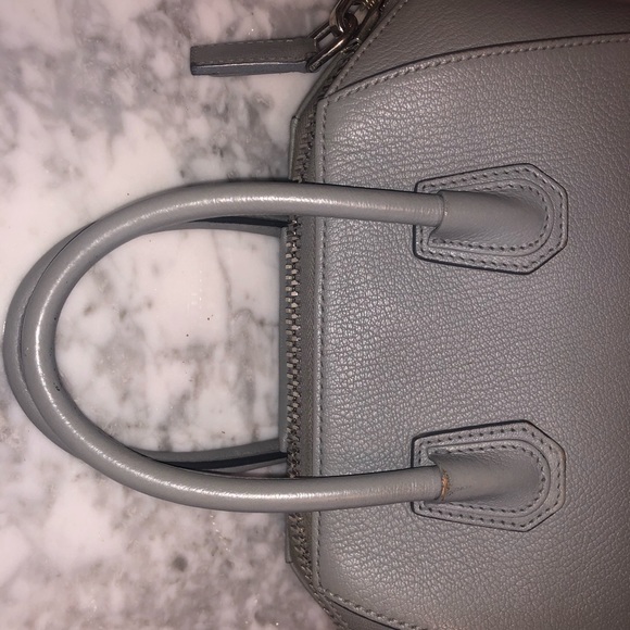 MINI ANTIGONA BAG IN GRAINED LEATHER - Picture 6 of 7